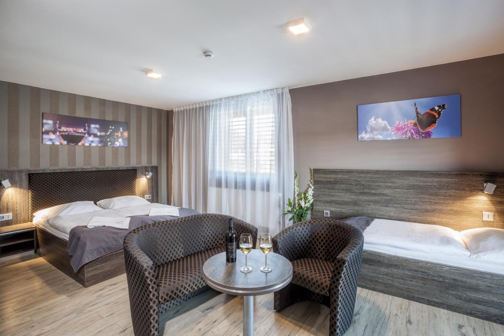 Hotel Beta บิเซเนตซ์ ภายนอก รูปภาพ