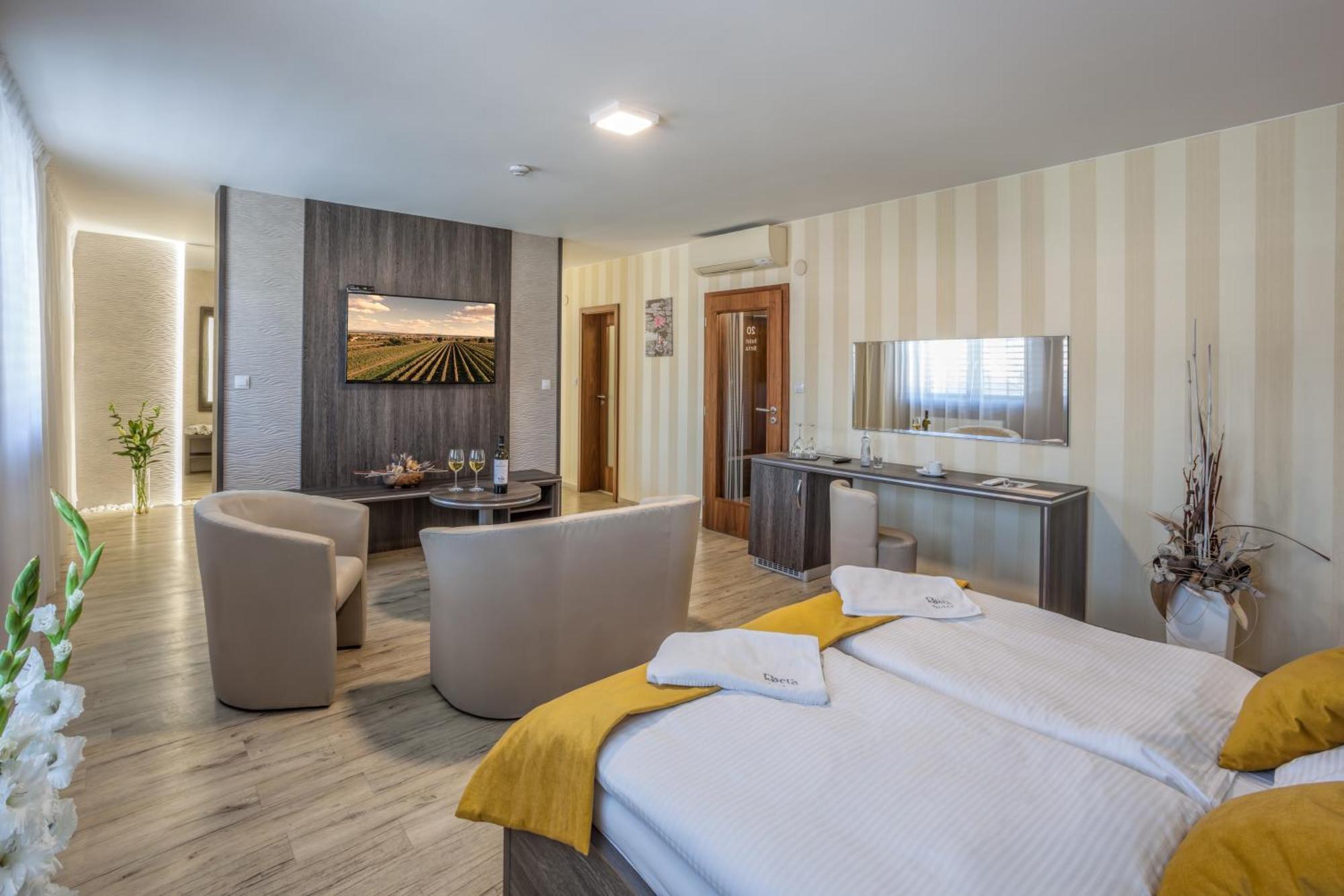 Hotel Beta บิเซเนตซ์ ภายนอก รูปภาพ