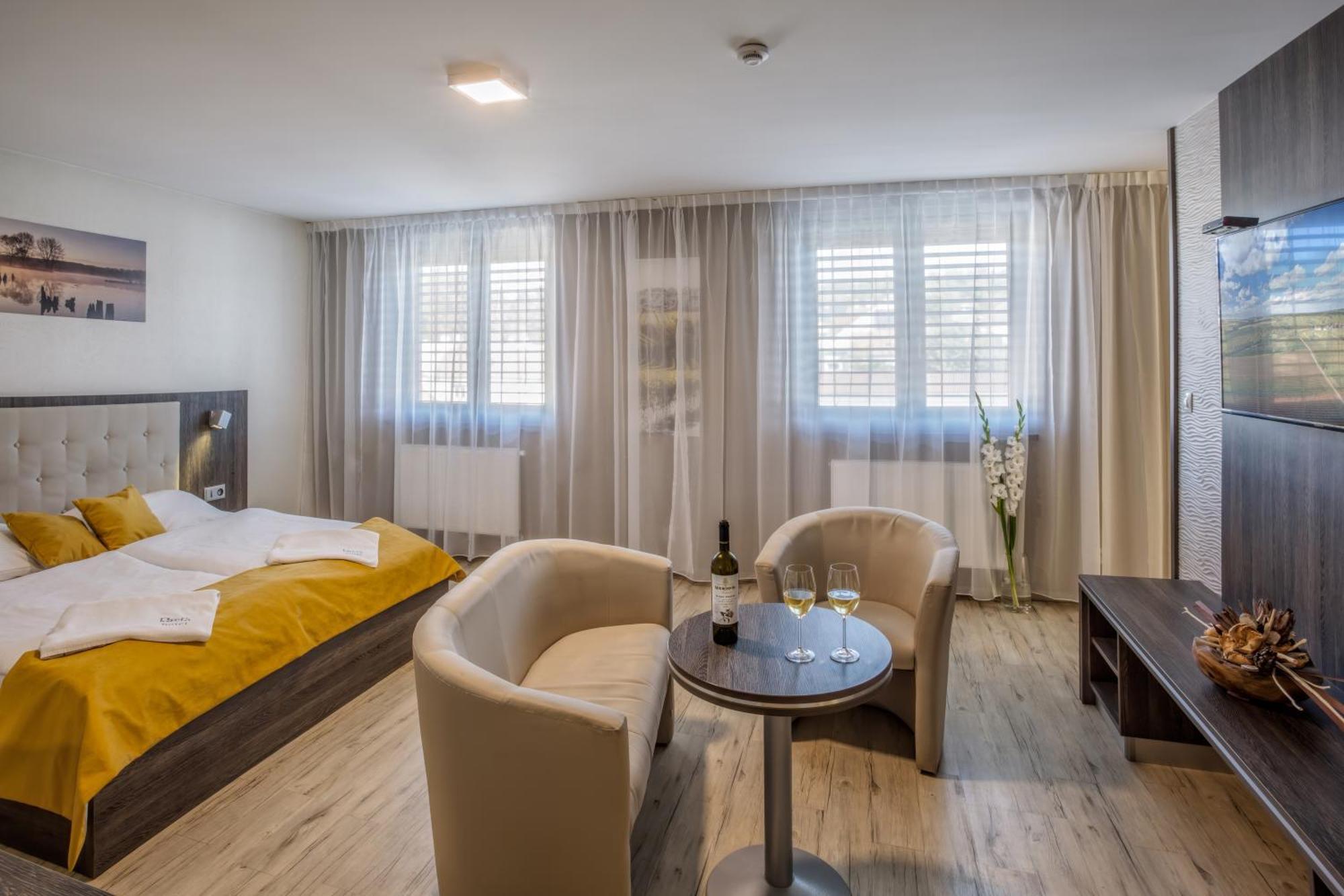 Hotel Beta บิเซเนตซ์ ภายนอก รูปภาพ